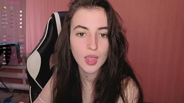 Snapshot of reaiss chatting on 09.20.25 reaiss online show from 09.20.25