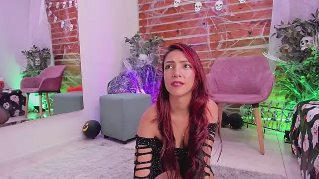 Snapshot of Laura_Bonnet_ chatting on 10.15.25 Laura Bonnet online show from 10.15.25