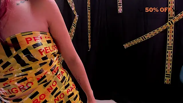 Snapshot of Laura_Bonnet_ chatting on 10.31.25 Laura Bonnet online show from 10.31.25