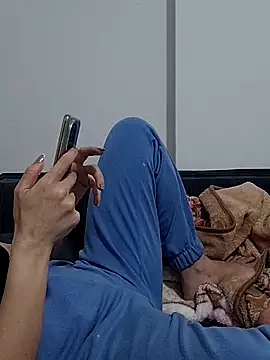 Snapshot of BUSE8821 chatting on 10.30.25 BUSE8821 online show from 10.30.25