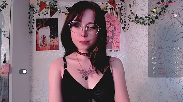 Snapshot of _miraclecattt_ chatting on 11.08.25 miraclecattt online show from 11.08.25