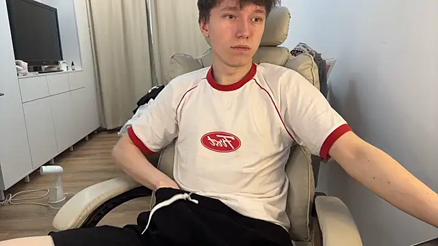 Snapshot of tommy_colson chatting on 10.27.25 tommy colson online show from 10.27.25