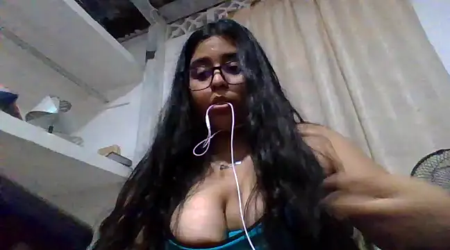 Snapshot of virginbrunette99 chatting on 02.25.25 virginbrunette99 online show from 02.25.25