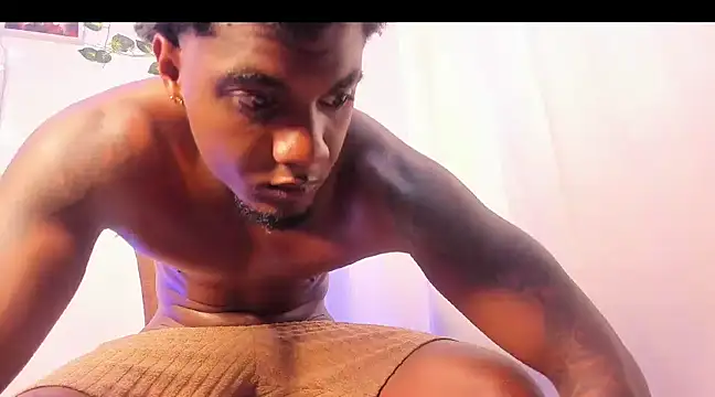 Snapshot of LOGAN_DRAKE chatting on 03.23.25 LOGAN DRAKE online show from 03.23.25