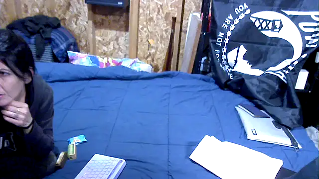 Snapshot of SillyRabbitz chatting on 11.06.25 SillyRabbitz online show from 11.06.25