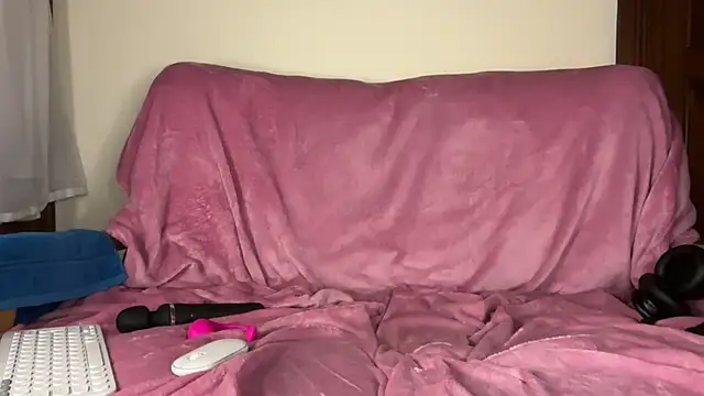 Snapshot of bayofdarkness chatting on 10.24.25 bayofdarkness online show from 10.24.25