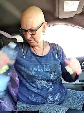 Snapshot of Emma_Milf25 chatting on 03.07.25 Emma Milf25 online show from 03.07.25