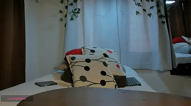 Snapshot of SamanthaLara chatting on 03.17.25 SamanthaLara online show from 03.17.25