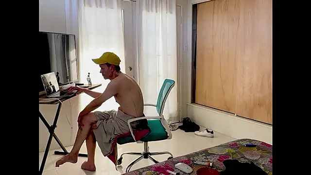 Snapshot of webtonight chatting on 02.25.25 webtonight online show from 02.25.25