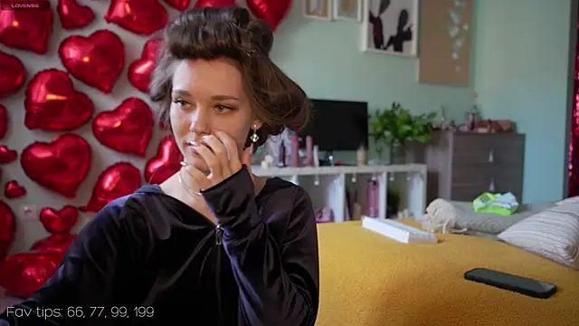 Snapshot of Moni_Carroll chatting on 03.02.25 Moni Carroll online show from 03.02.25