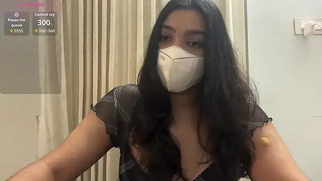 Snapshot of oviyakalra chatting on 09.17.25 oviyakalra online show from 09.17.25