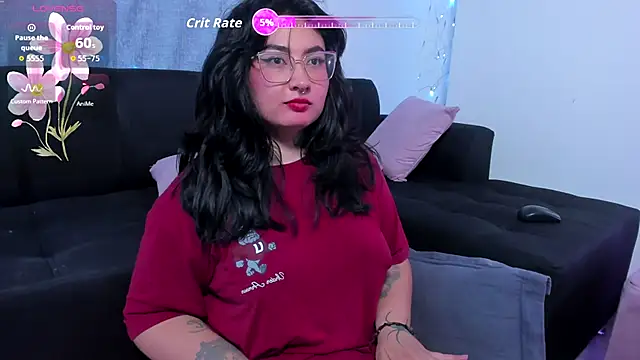 Snapshot of Curvybaddie99 chatting on 10.06.25 Curvybaddie99 online show from 10.06.25