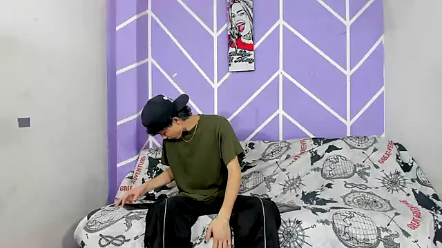 Snapshot of Maxxi_hot23 chatting on 10.10.25 Maxxi hot23 online show from 10.10.25