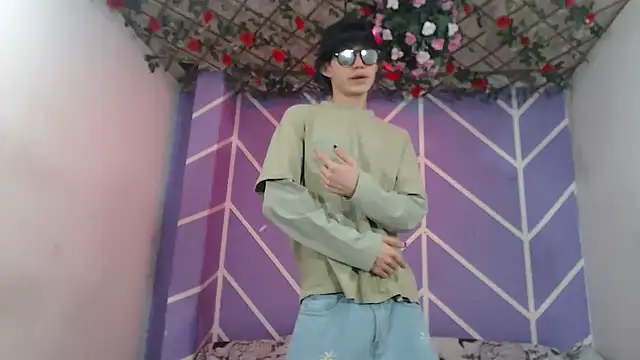 Snapshot of Maxxi_hot23 chatting on 10.13.25 Maxxi hot23 online show from 10.13.25