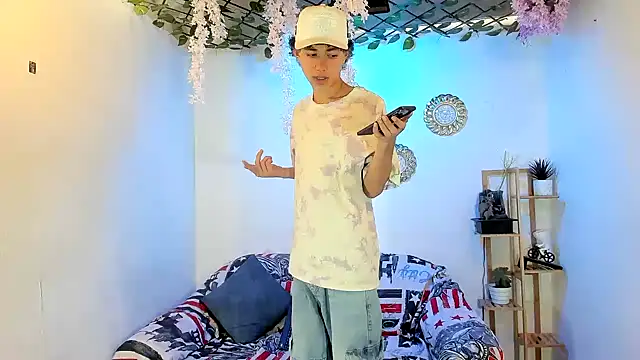 Snapshot of Maxxi_hot23 chatting on 11.06.25 Maxxi hot23 online show from 11.06.25