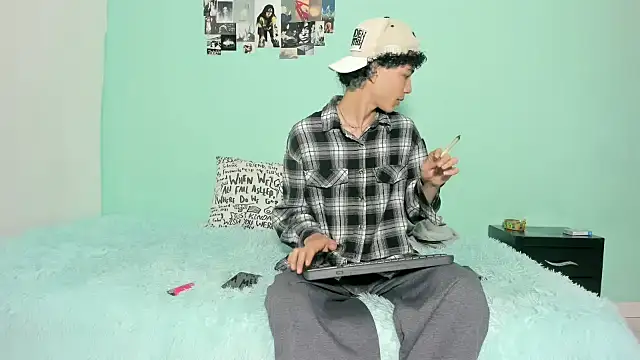 Snapshot of Maxxi_hot23 chatting on 11.07.25 Maxxi hot23 online show from 11.07.25