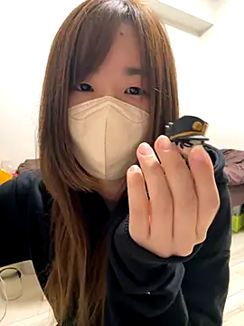 Snapshot of daiyo_kai_Gutara chatting on 10.08.25 daiyo kai Gutara online show from 10.08.25