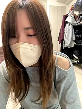 Snapshot of daiyo_kai_Gutara chatting on 10.11.25 daiyo kai Gutara online show from 10.11.25