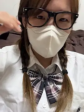 Snapshot of daiyo_kai_Gutara chatting on 10.13.25 daiyo kai Gutara online show from 10.13.25