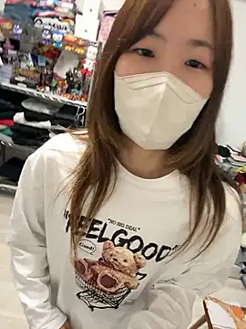 Snapshot of daiyo_kai_Gutara chatting on 10.25.25 daiyo kai Gutara online show from 10.25.25