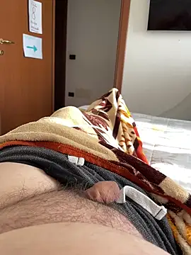 Snapshot of littletoy64 chatting on 11.10.25 littletoy64 online show from 11.10.25