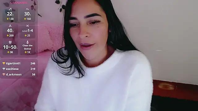 Snapshot of luna_lgomez_ chatting on 03.04.25 luna lgomez  online show from 03.04.25