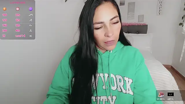 Snapshot of luna_lgomez_ chatting on 09.18.25 luna lgomez  online show from 09.18.25