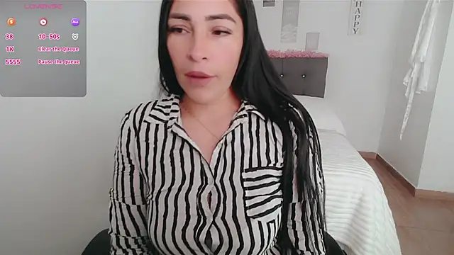 Snapshot of luna_lgomez_ chatting on 10.09.25 luna lgomez  online show from 10.09.25