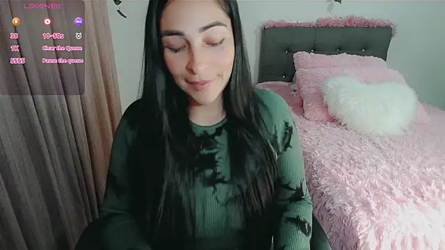 Snapshot of luna_lgomez_ chatting on 10.28.25 luna lgomez  online show from 10.28.25