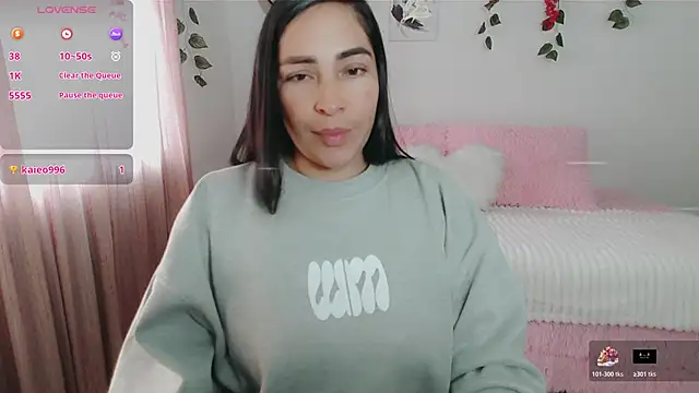 Snapshot of luna_lgomez_ chatting on 10.31.25 luna lgomez  online show from 10.31.25