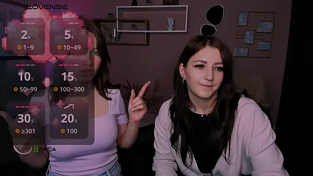 Snapshot of helli_belli chatting on 10.21.25 helli belli online show from 10.21.25