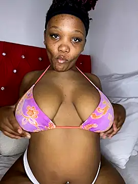 Snapshot of Beyoncex05 chatting on 10.07.25 Beyoncex05 online show from 10.07.25