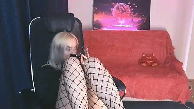 Snapshot of Miss_Alice_Silver chatting on 03.19.25 Miss Alice Silver online show from 03.19.25