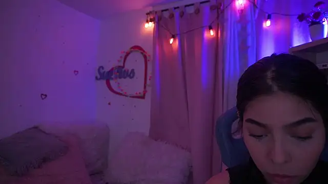 Snapshot of Olivia_pretty_ chatting on 03.22.25 Olivia pretty online show from 03.22.25