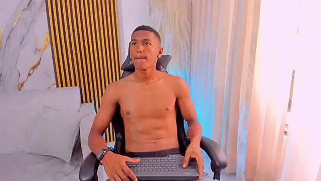 Snapshot of LexiAndDeker chatting on 10.06.25 LexiAndDeker online show from 10.06.25