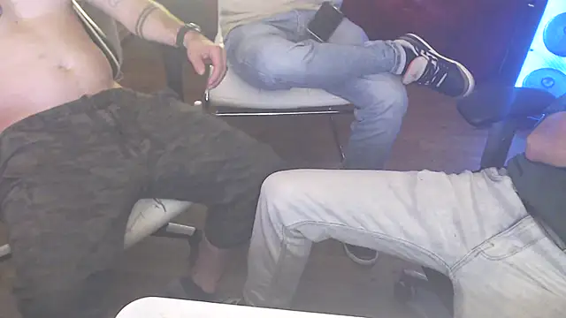 Snapshot of weknowourworth6999 chatting on 09.11.25 weknowourworth6999 online show from 09.11.25