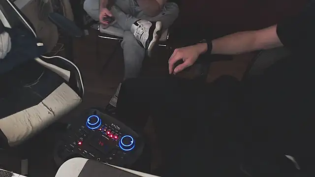 Snapshot of weknowourworth6999 chatting on 09.22.25 weknowourworth6999 online show from 09.22.25