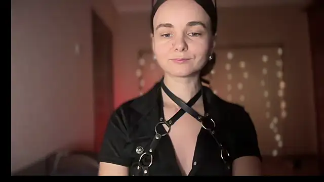 Snapshot of lanaloulou chatting on 09.09.25 lanaloulou online show from 09.09.25