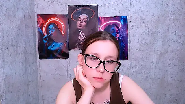 Snapshot of _MiraGold_ chatting on 11.13.25 MiraGold online show from 11.13.25