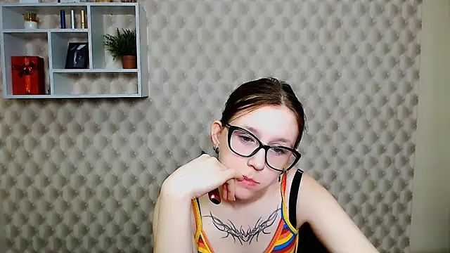 Snapshot of _MiraGold_ chatting on 11.14.25 MiraGold online show from 11.14.25