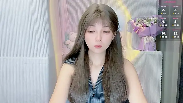 Snapshot of Evelyn-168 chatting on 10.11.25 Evelyn-168 online show from 10.11.25