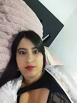 Snapshot of mialorents chatting on 03.15.25 mialorents online show from 03.15.25