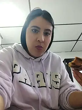 Snapshot of mialorents chatting on 03.16.25 mialorents online show from 03.16.25