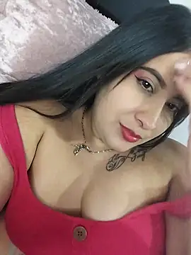 Snapshot of mialorents chatting on 03.19.25 mialorents online show from 03.19.25