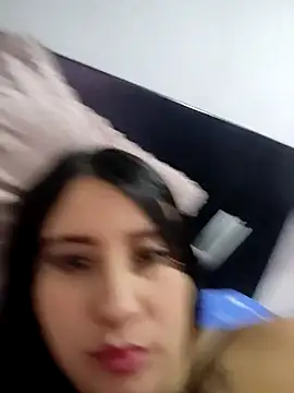 Snapshot of mialorents chatting on 09.28.25 mialorents online show from 09.28.25