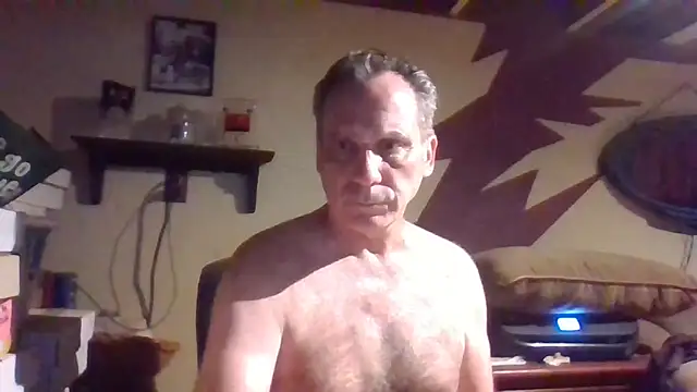 Snapshot of HunkofRock chatting on 09.15.25 HunkofRock online show from 09.15.25