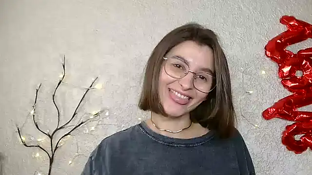 luna Gharming online show from 03.19.25