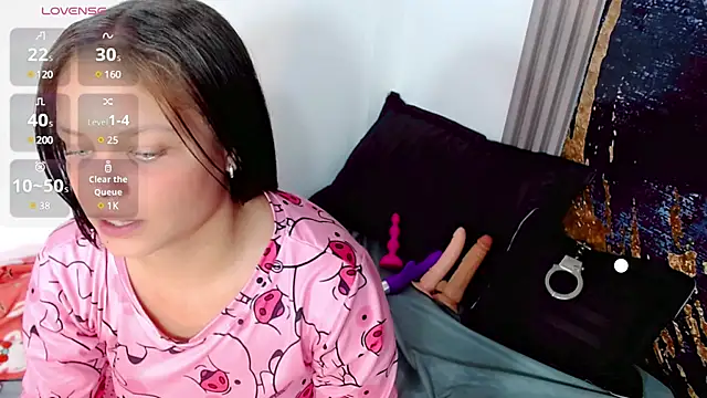 Snapshot of vella_sex chatting on 03.14.25 vella sex online show from 03.14.25