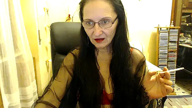 Snapshot of RobertaFox69 chatting on 10.28.25 RobertaFox69 online show from 10.28.25