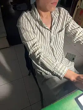 Snapshot of chipboo chatting on 03.11.25 chipboo online show from 03.11.25